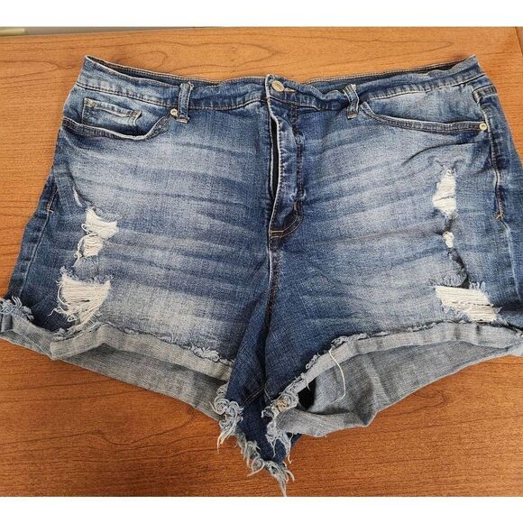 💕Scoop 20 blue denim shorts. Measures approx 38 waist, 3 inseam and 13 rise - Picture 1 of 5
